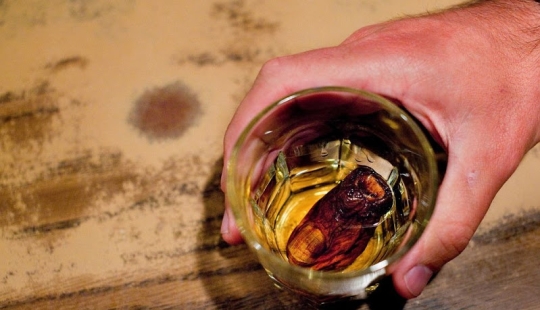 In the mouth of my feet: the glorious history of the Canadian club of alcoholics "Sour Finger»