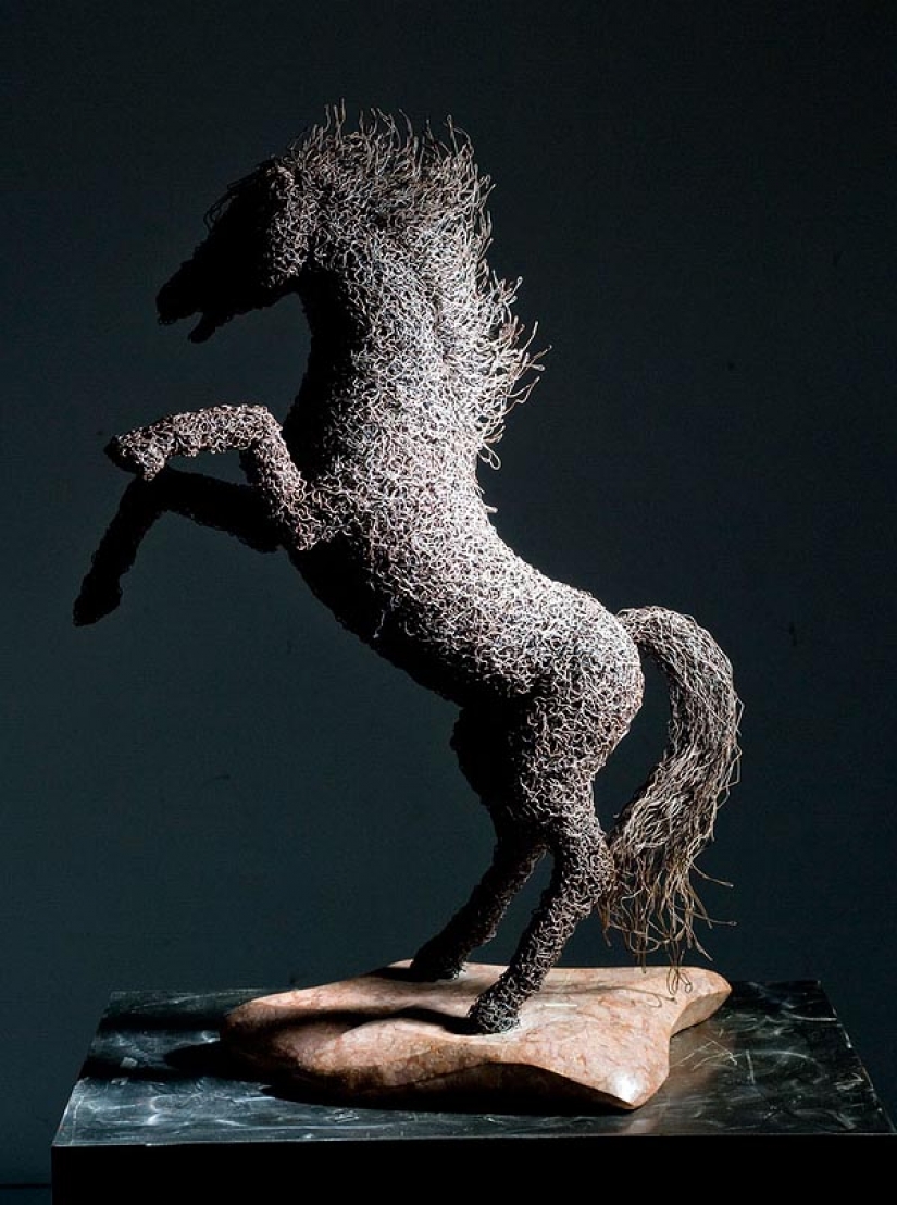 Air iron sculptor Mattia Trotta