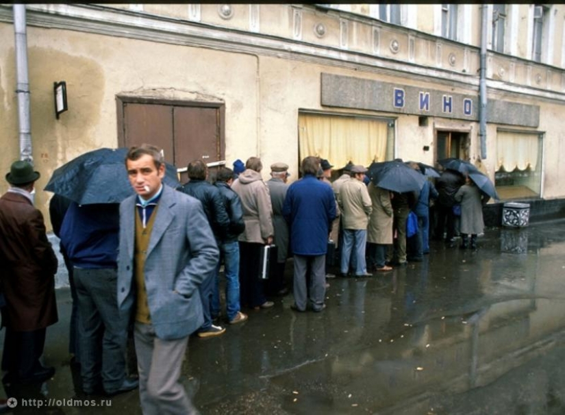 La historia de Moscú cola en las fotografías