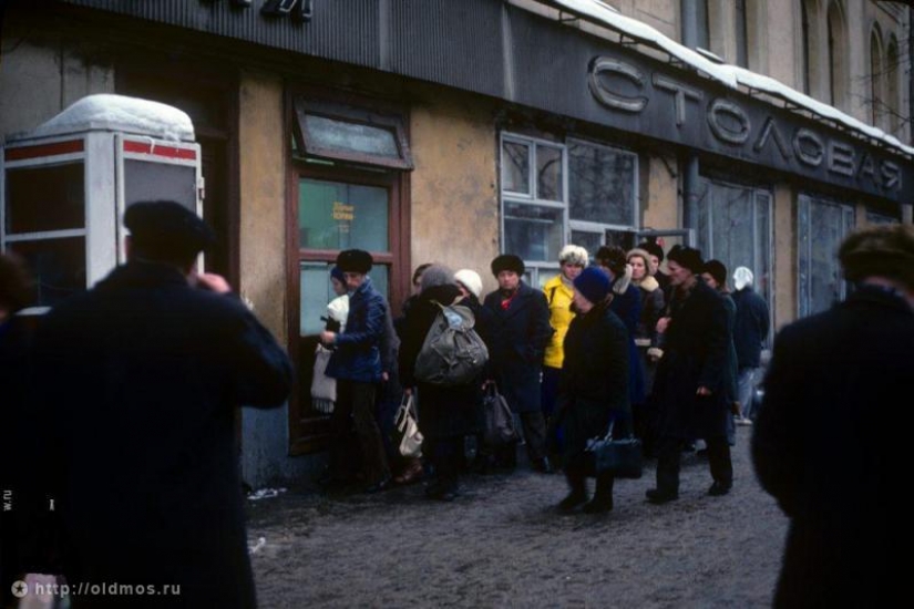 The history of the Moscow queue in photographs