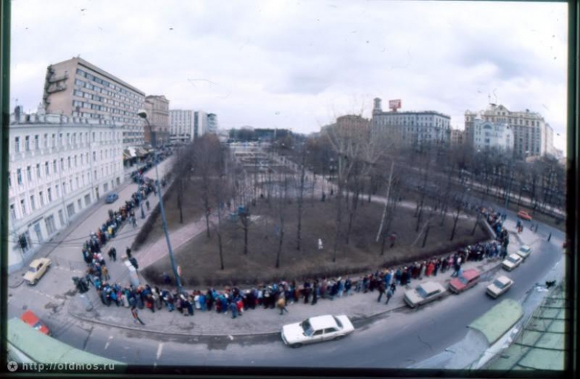 The history of the Moscow queue in photographs