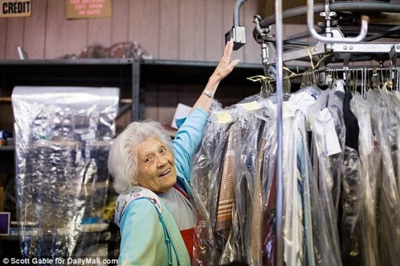 This 100-year-old woman still works in the Laundry room 11 hours a day