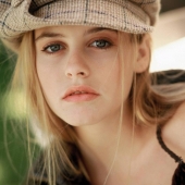 10 de las chicas mas lindas de la TV de los años 90