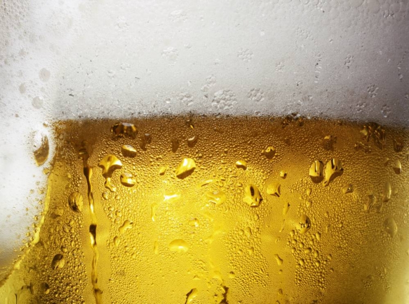 10 razones científicas de por qué beber cerveza es útil, no es dañino