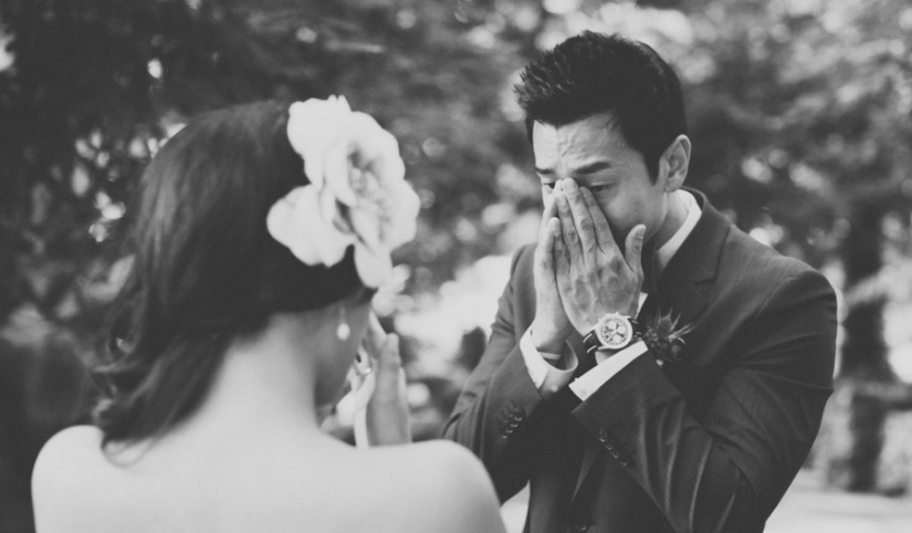16 conmovedoras fotos de los hombres que vio por primera vez a sus novias en el vestido de novia