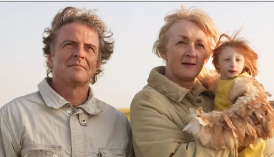 17-year-old girl solo pesa 11 kg, pero ello no impide vivir una brillante e interesante