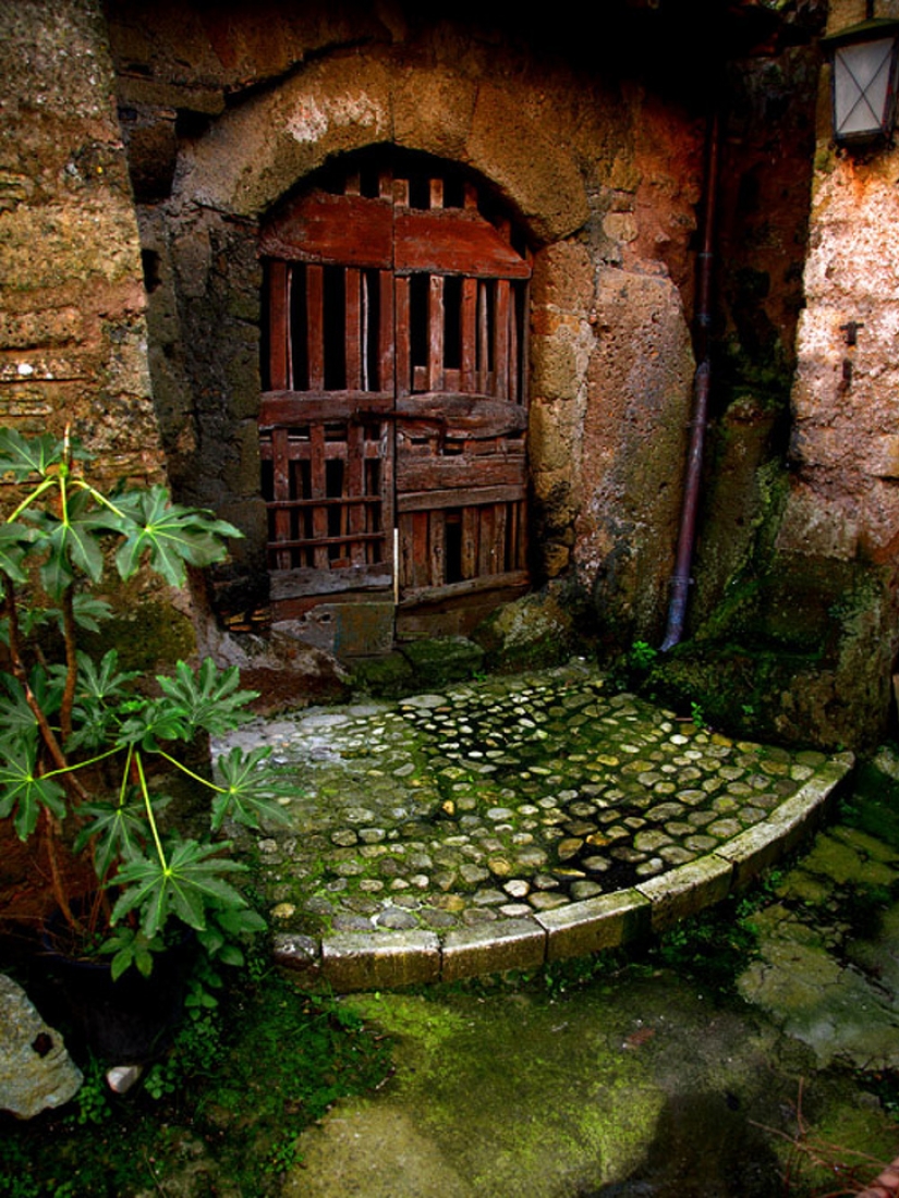 19 times nature has turned abandoned places into surreal masterpieces