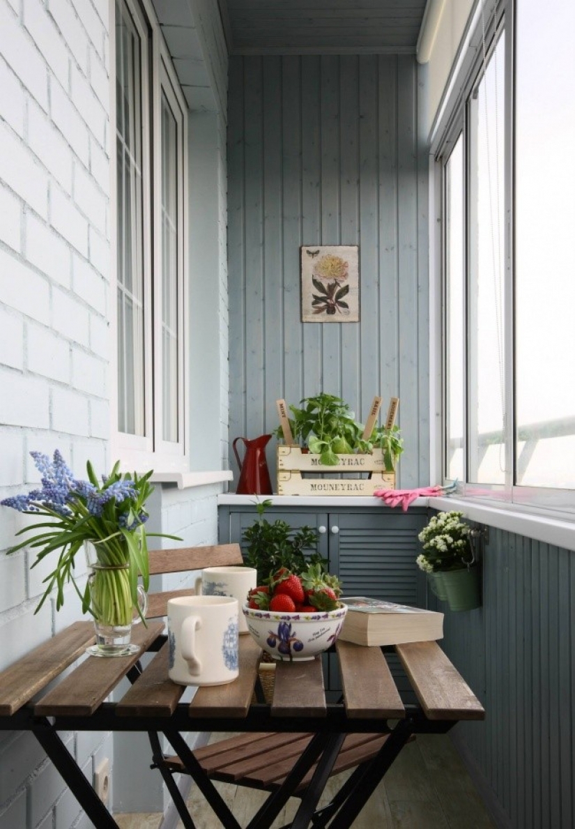 20 ideas of how to turn a small balcony area to relax