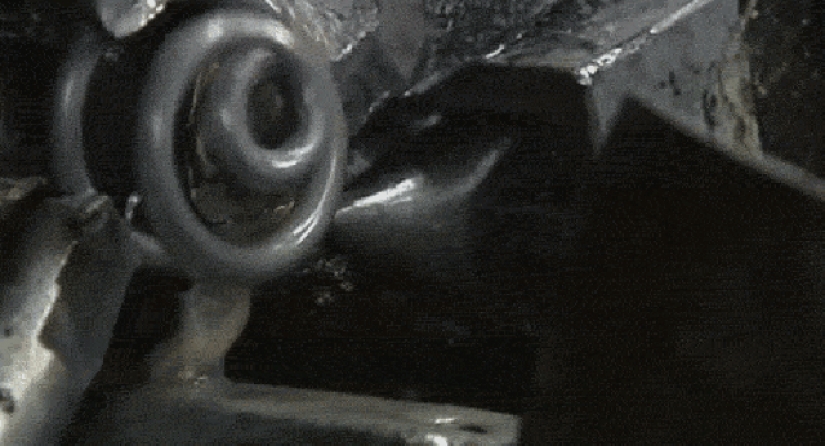 20 now repetitive and boring hypnotizing gifs about the production process