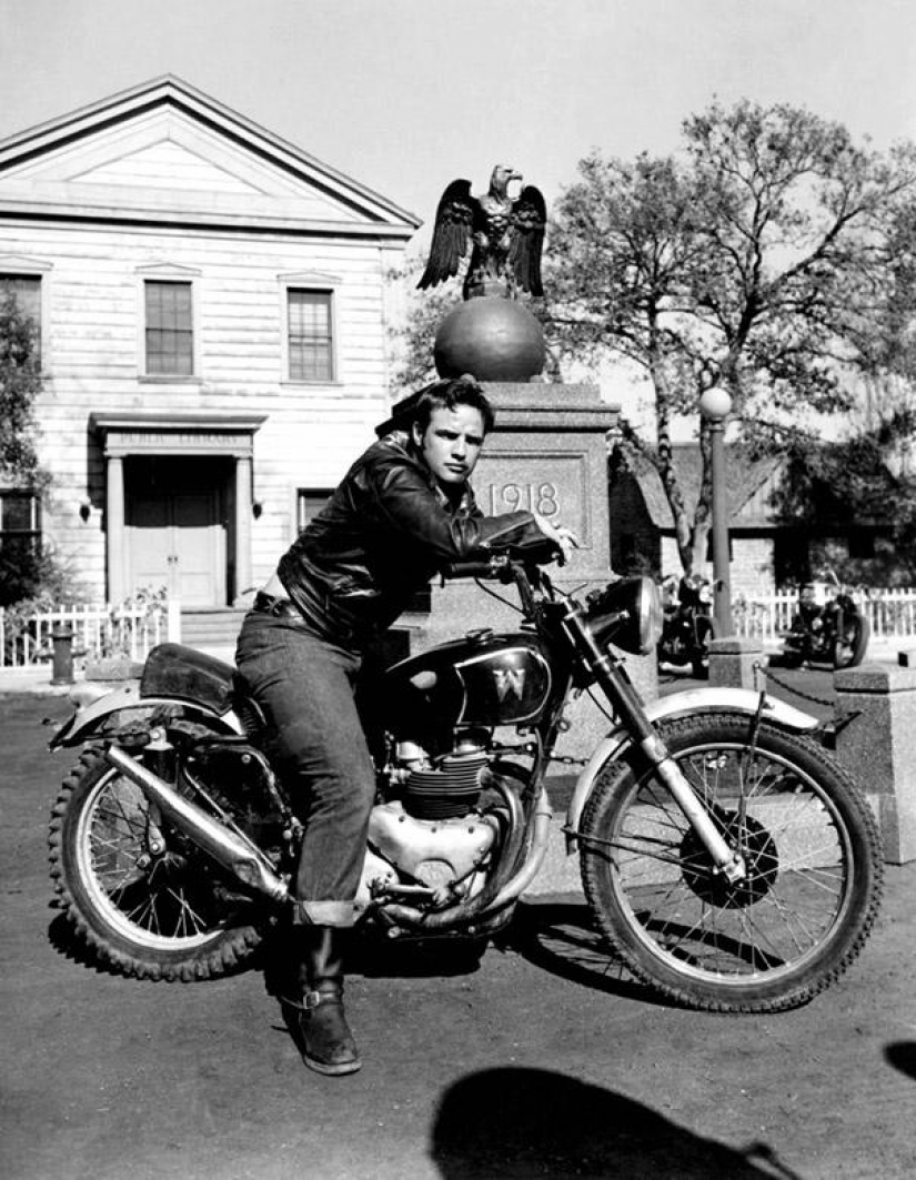 20 photos of celebrities of the twentieth century motorcycles