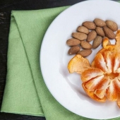 20 saludables y deliciosos bocadillos, en el que hay dos cientos de calorías