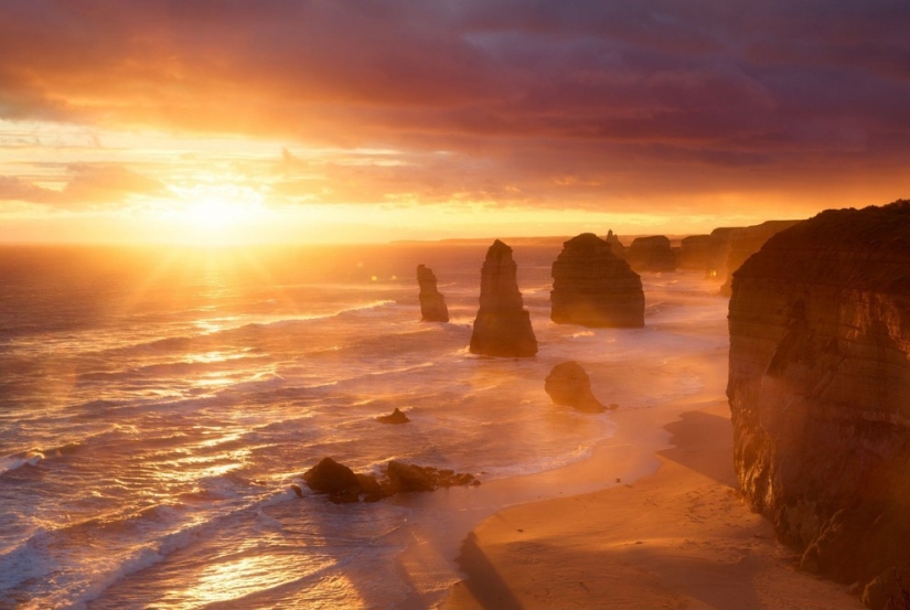 20 scenic spots in different countries in the rays of the rising sun