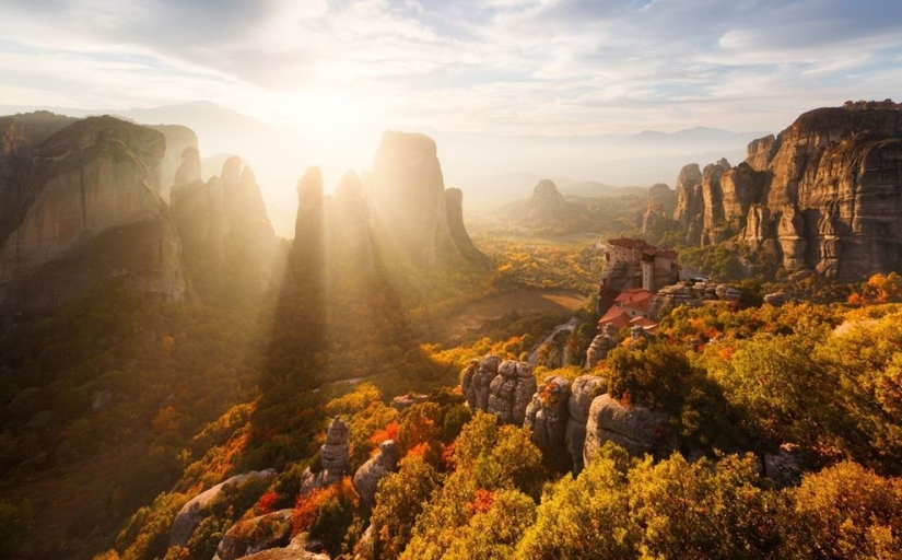 20 scenic spots in different countries in the rays of the rising sun