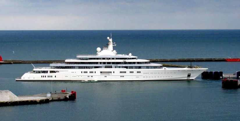 20 yachts of Russian billionaires who are worth more than the Russian Navy