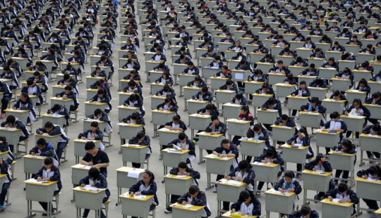23 shocking photos of how many people in China