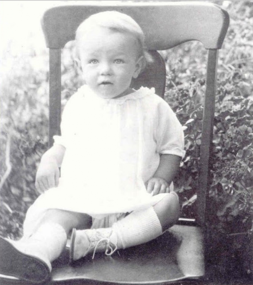 24 rare snapshot of a little of Norma Jean before she became Marilyn Monroe