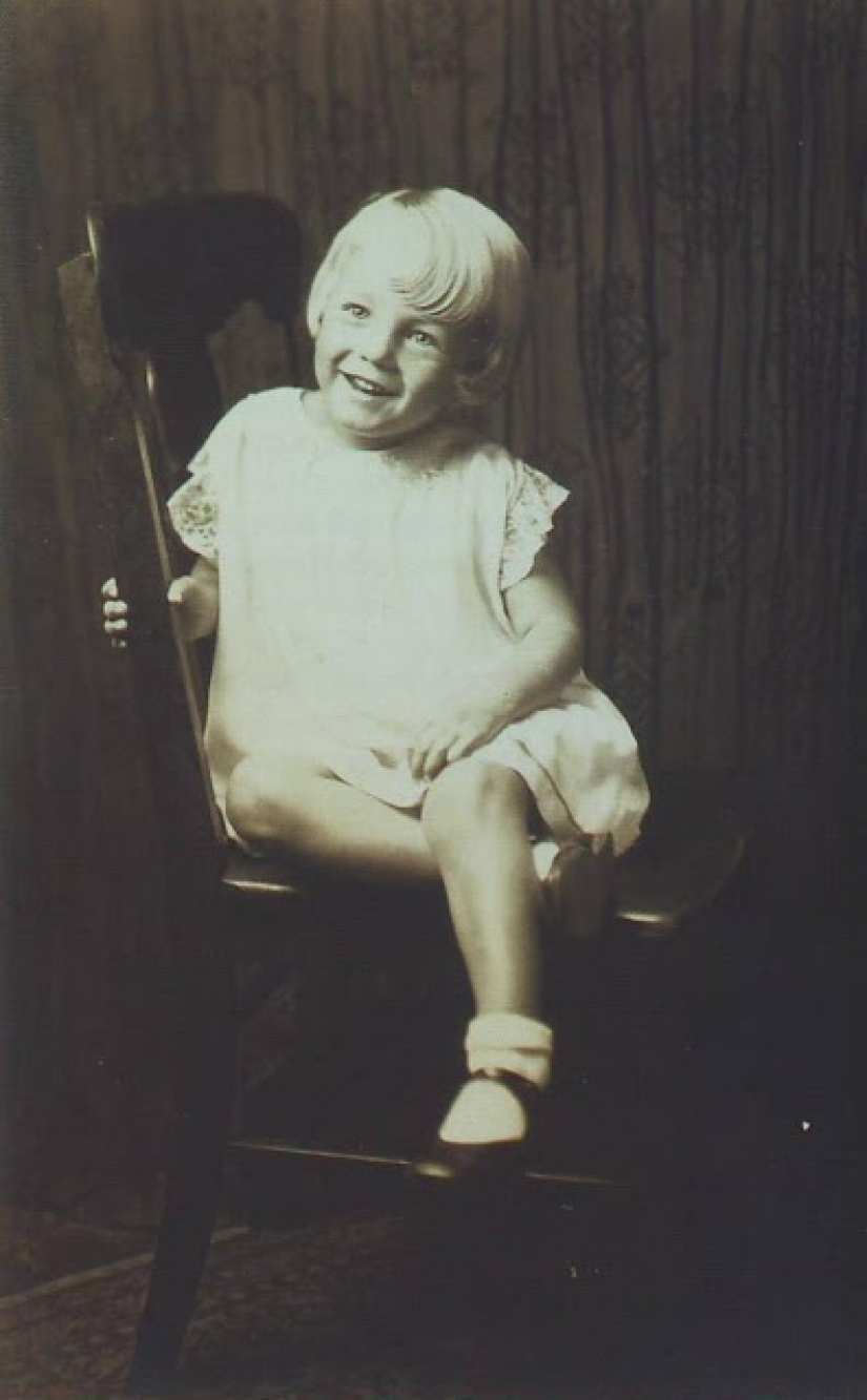 24 rare snapshot of a little of Norma Jean before she became Marilyn Monroe