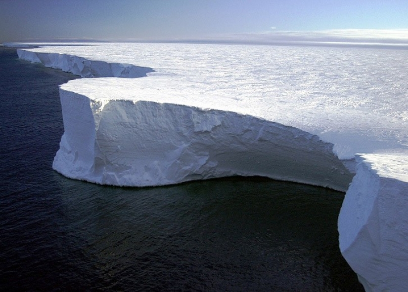 25 amazing icebergs and glaciers from around the world
