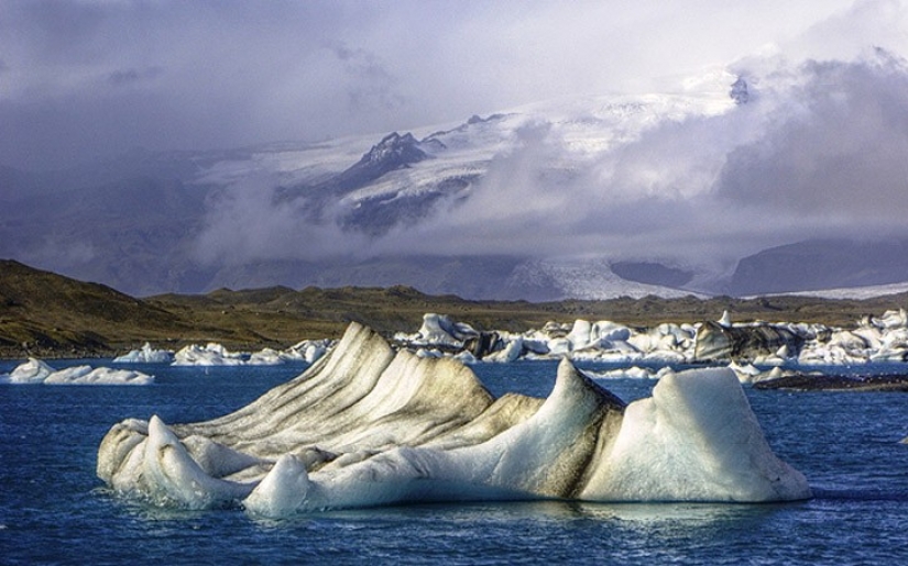 25 amazing icebergs and glaciers from around the world