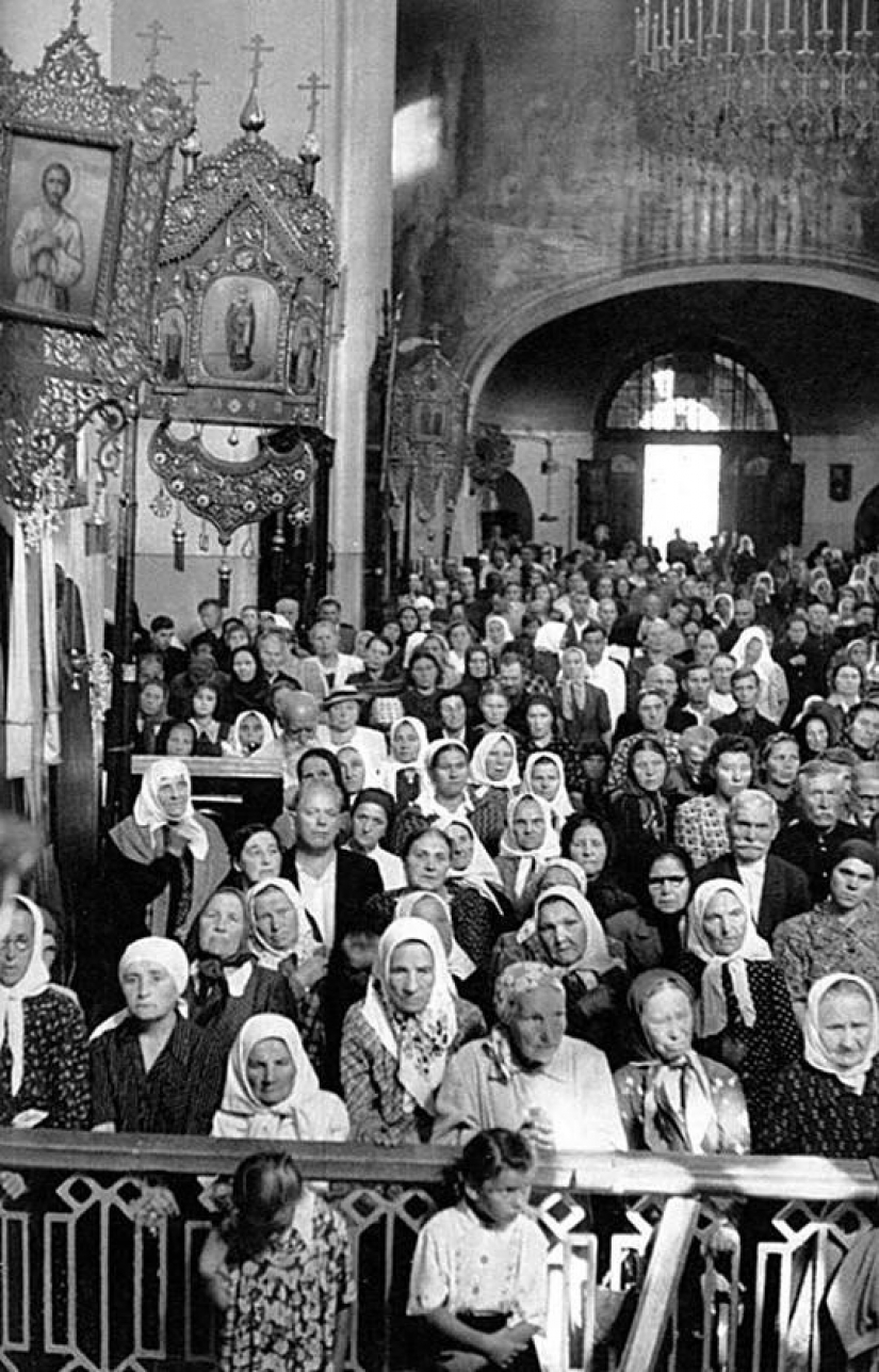 25 frames Henri Cartier-Bresson about Soviet life in 1954