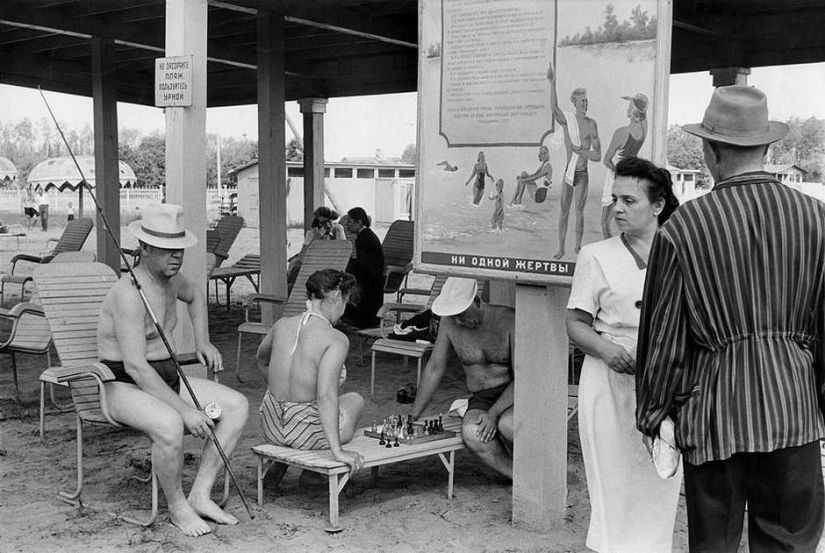 25 frames Henri Cartier-Bresson about Soviet life in 1954