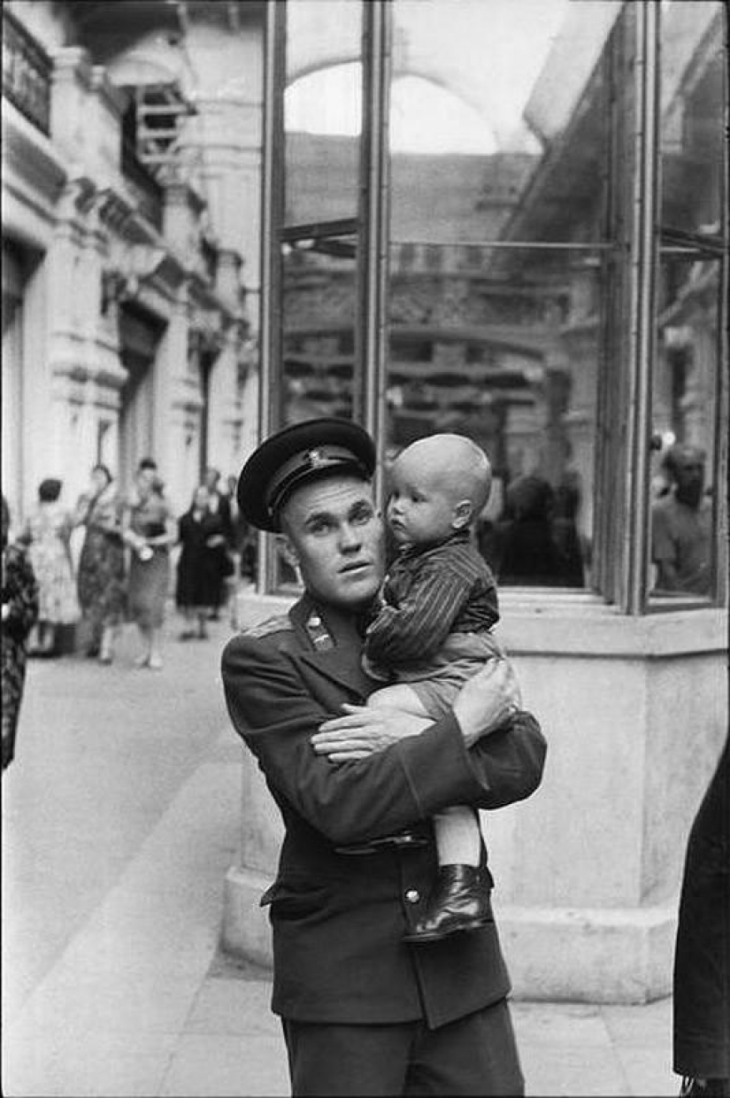 25 frames Henri Cartier-Bresson about Soviet life in 1954