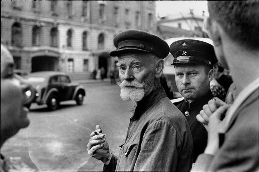 25 frames Henri Cartier-Bresson about Soviet life in 1954