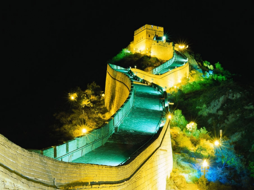 25 world's attractions by night