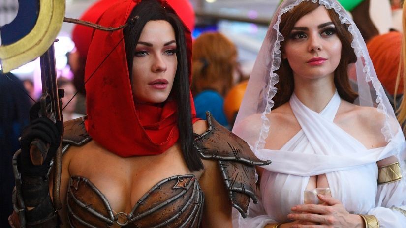 5 most popular female cosplayers