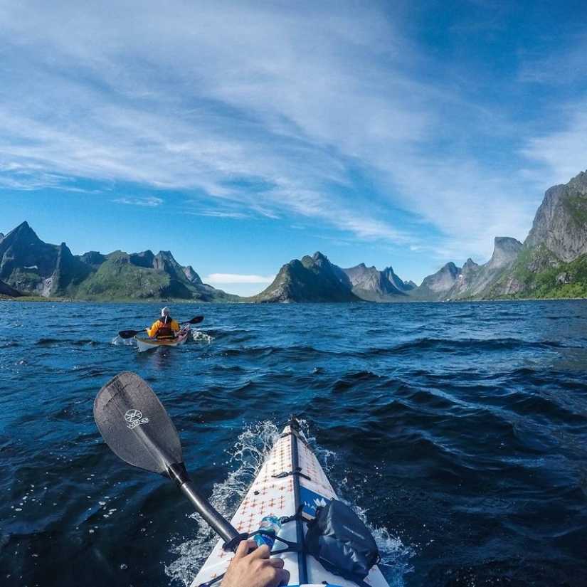 A kayaker takes beautiful pictures of Norwegian fjords and publish them in Instagram