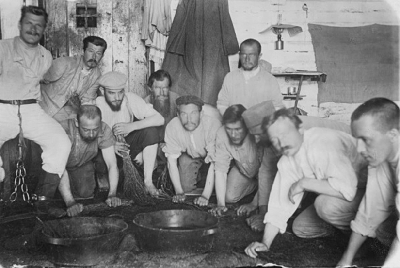 A partir de duro trabajo para el Gulag: la vida de los habitantes de las prisiones rusas y campamentos en fotos de archivo