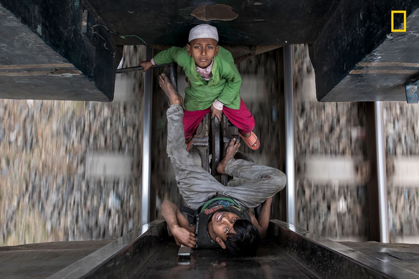 A proud Cuban women and happy Tibetan monks, in the National Geographic photo contest: People