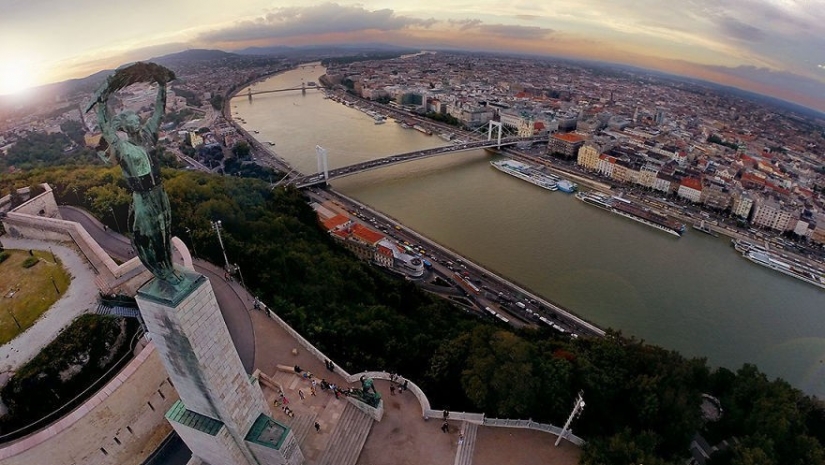 A riesgo de su vida para las fotos: 25 fotos de Budapest desde una altura