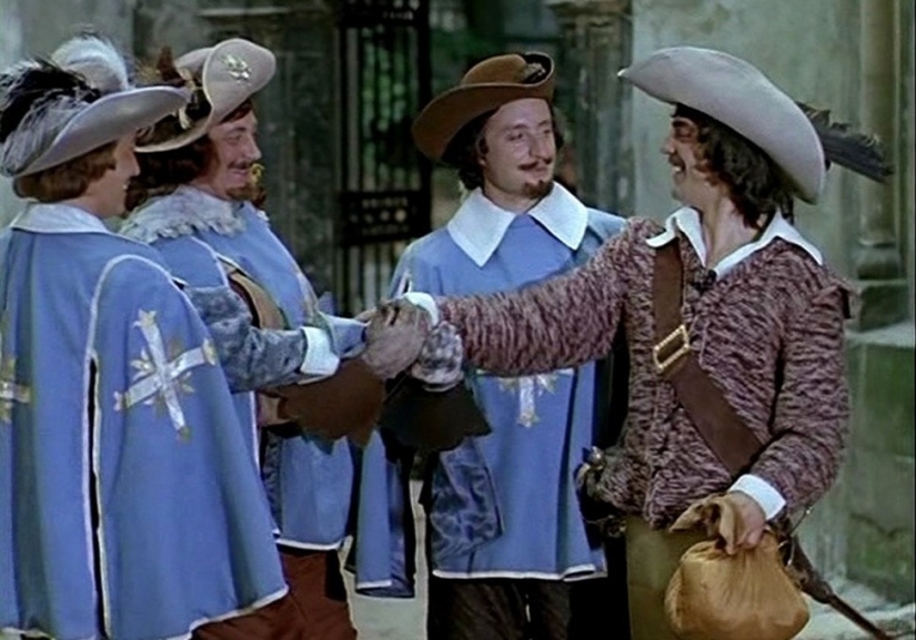 A single bottle of wine for the Musketeers, or As we have been deceived by Dumas
