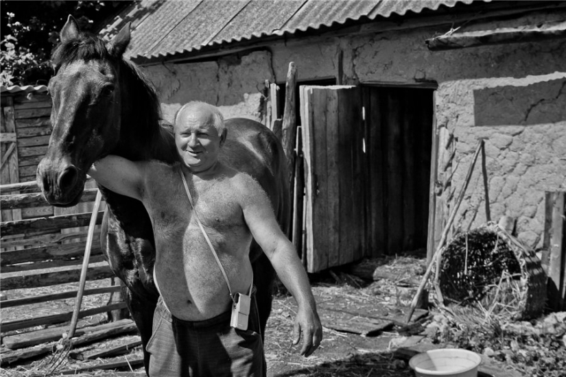 "Adiós, olvidado de Rusia!": ¿por qué un fotógrafo de Bryansk alivia la desaparición de la aldea