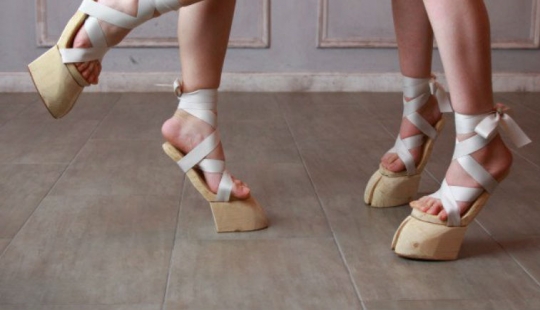 All cows, and I graceful deer: the Japanese brand released the "hooves" for women