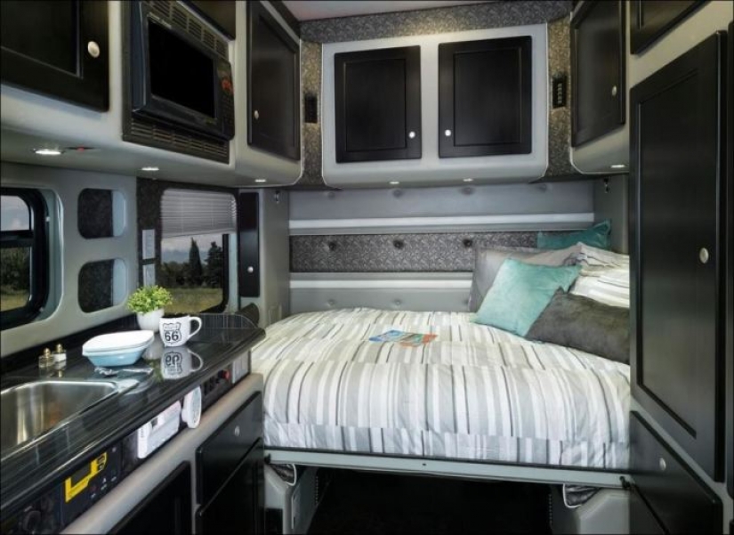 American truckers equip their trucks are not worse than luxury apartments