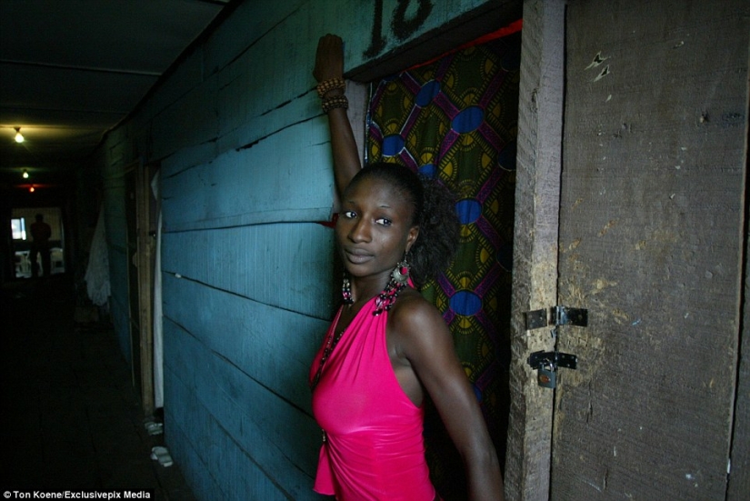 "Angels of death" is: photos of prostitutes from Nigeria, where AIDS is claiming 10 million lives a year