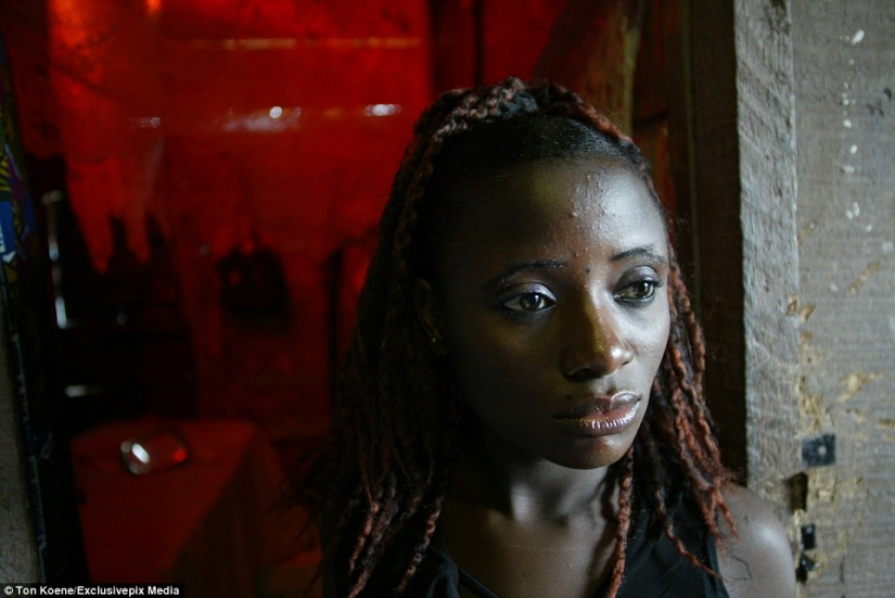 "Angels of death" is: photos of prostitutes from Nigeria, where AIDS is claiming 10 million lives a year