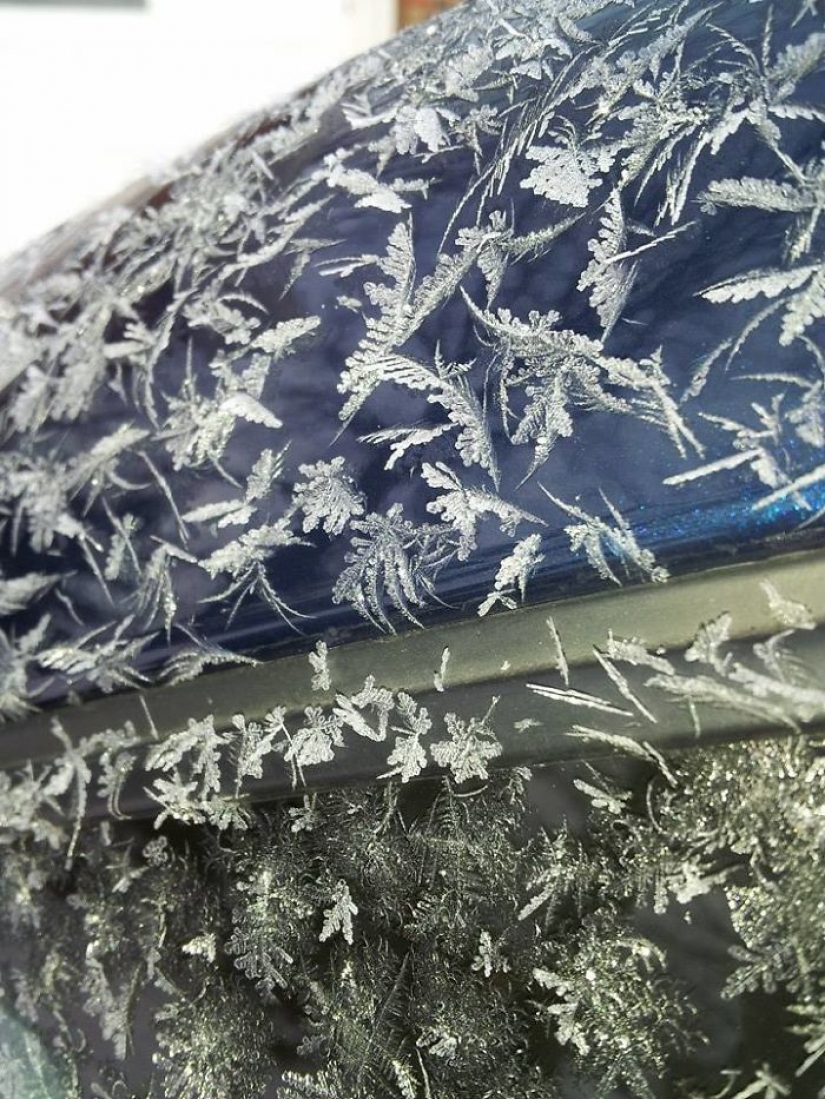 As frost turns the car into art