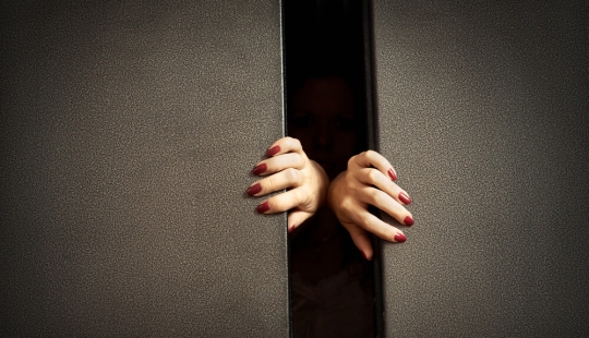 As two old ladies from China four days survived in the stalled Elevator and got out