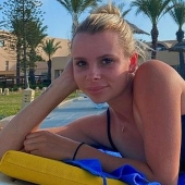 Australian tennis player is selling intimate photos to continue sports career