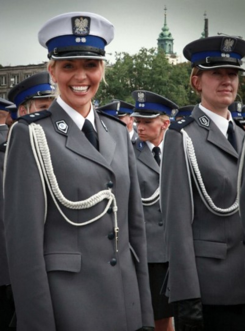 Beauties in uniform: the look of the women police in different countries