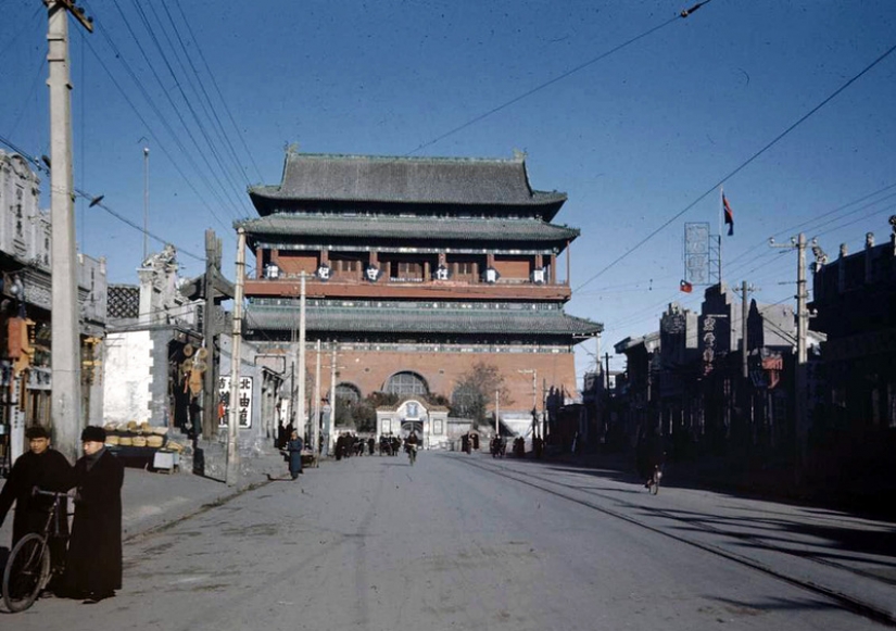 Beijing 1947, in color: at the turn of the eras