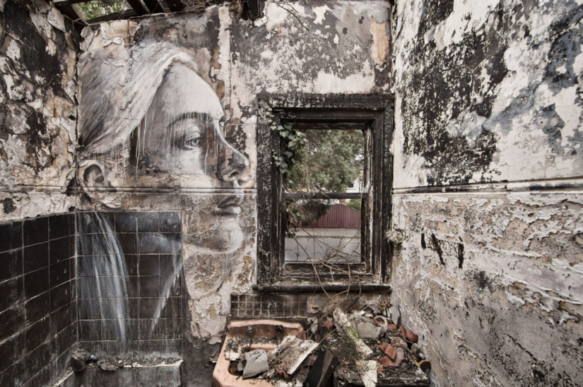 Belleza efímera: los retratos de las mujeres en las casas abandonadas