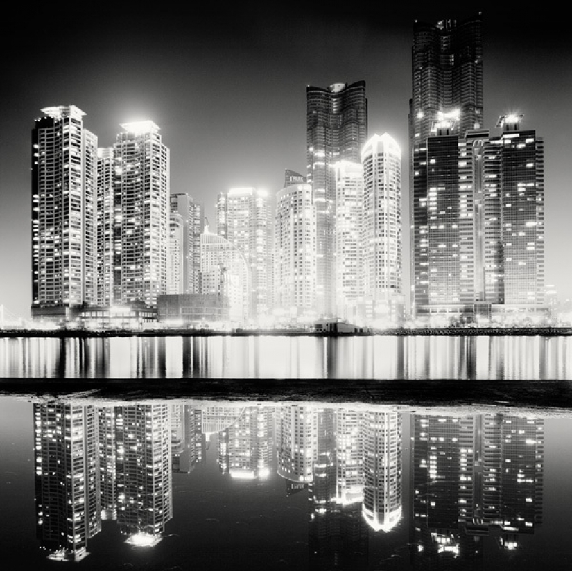 Black-and-white beauty of big cities