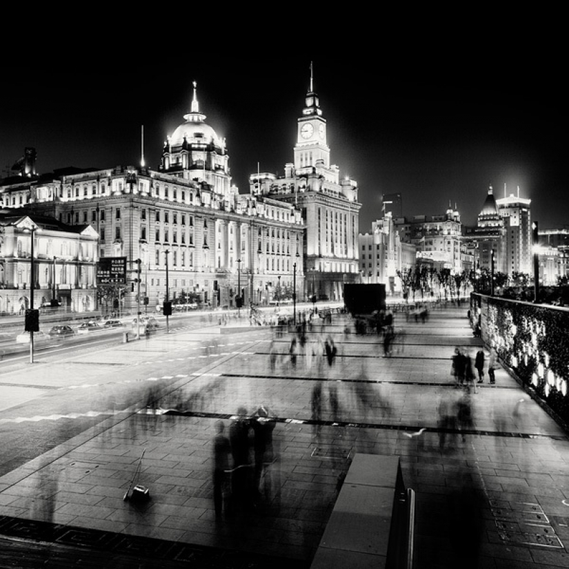 Black-and-white beauty of big cities