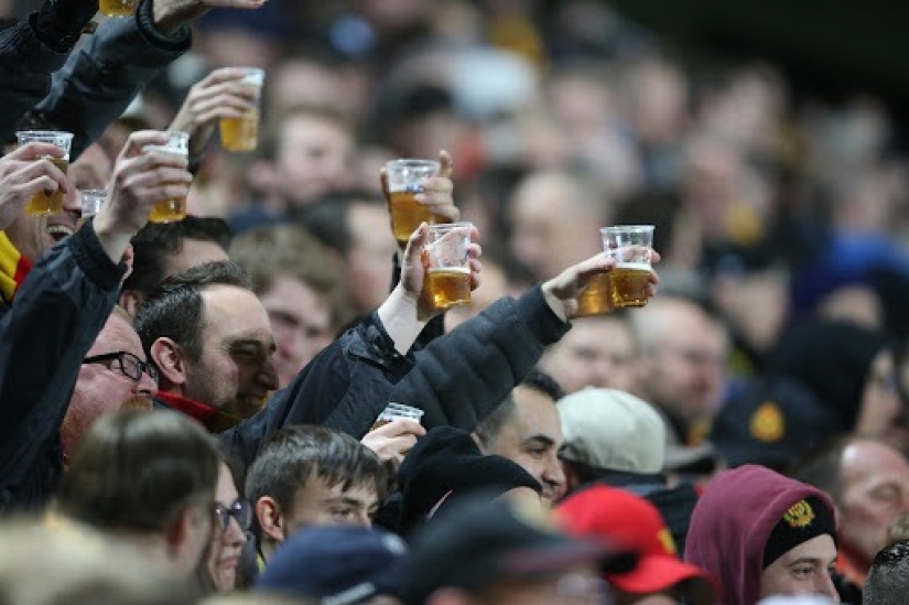 British scientists spend a huge amount to see why football fans get drunk