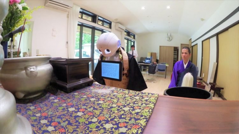 Buddhist robots in Japan offer funeral services cheaper than the priests