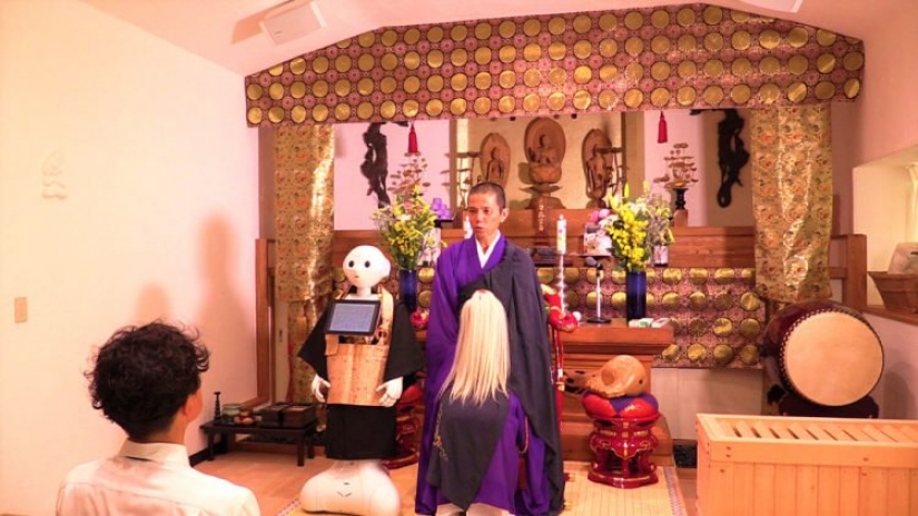 Budista robots en Japón ofrecen servicios funerarios baratos que los sacerdotes